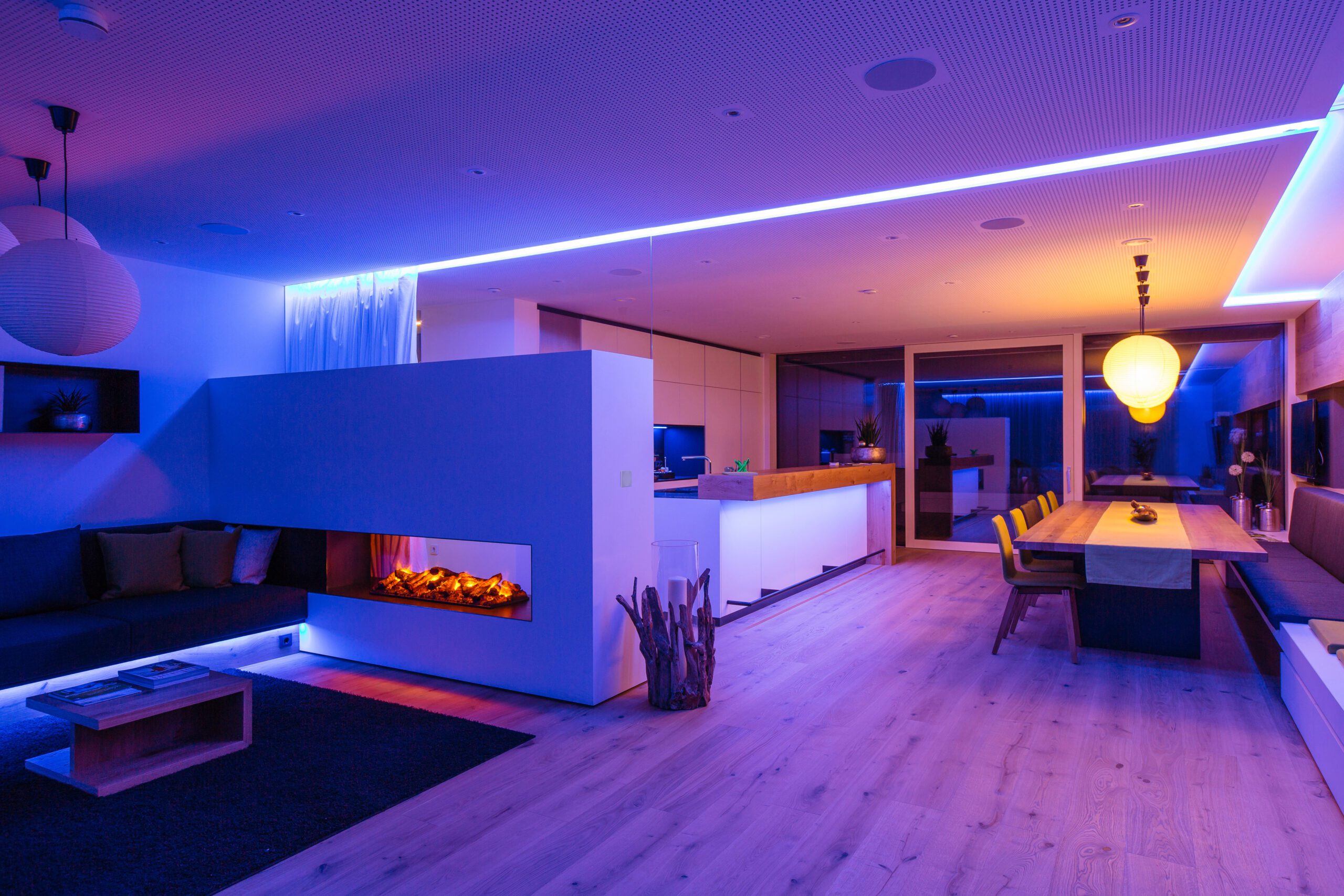 (c)Loxone_Showhome_Lounge_blue_violett_Touch_pure